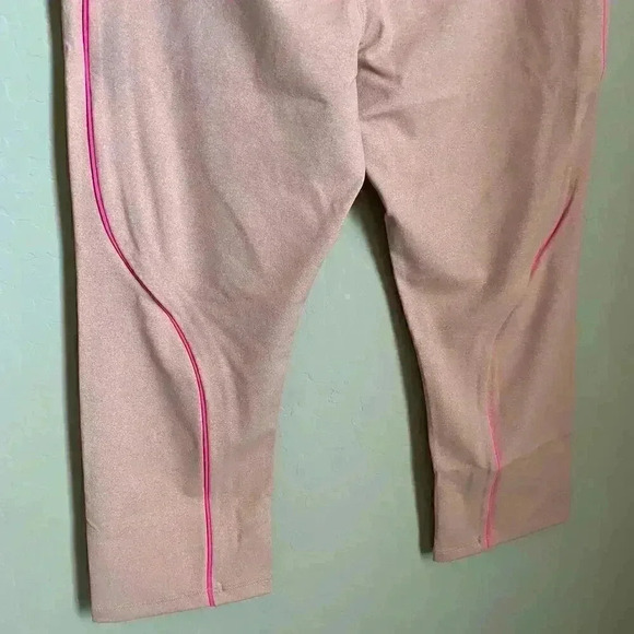 Good American‎ The Electric Feel Crop Legging Pink - Picture 9 of 14